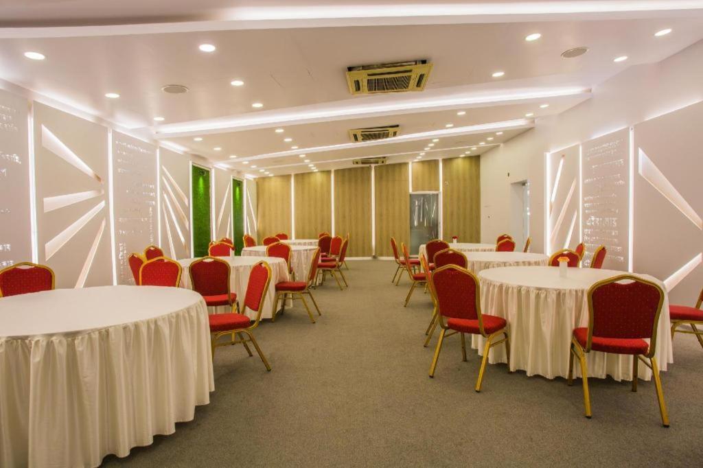 Hotel Tropical Daisy Dhaka Exterior foto