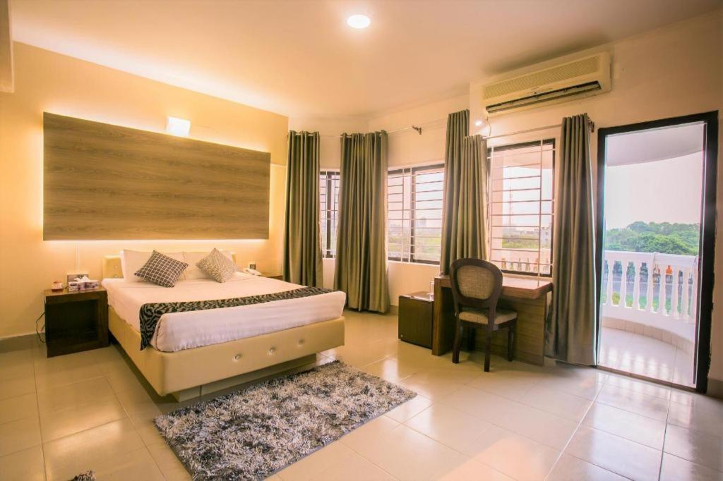 Hotel Tropical Daisy Dhaka Exterior foto