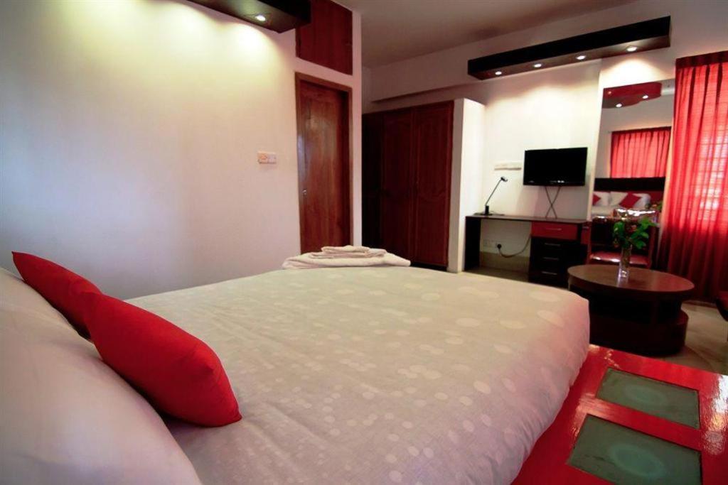 Hotel Tropical Daisy Dhaka Exterior foto