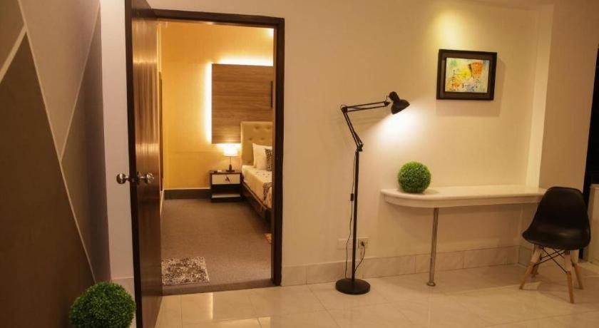 Hotel Tropical Daisy Dhaka Exterior foto
